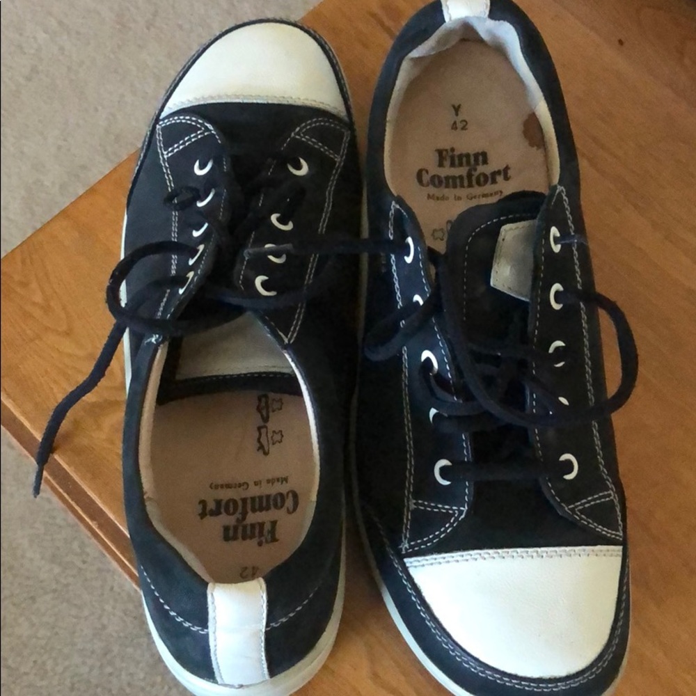 Finn Comfort black nubuck soft footbed shoes